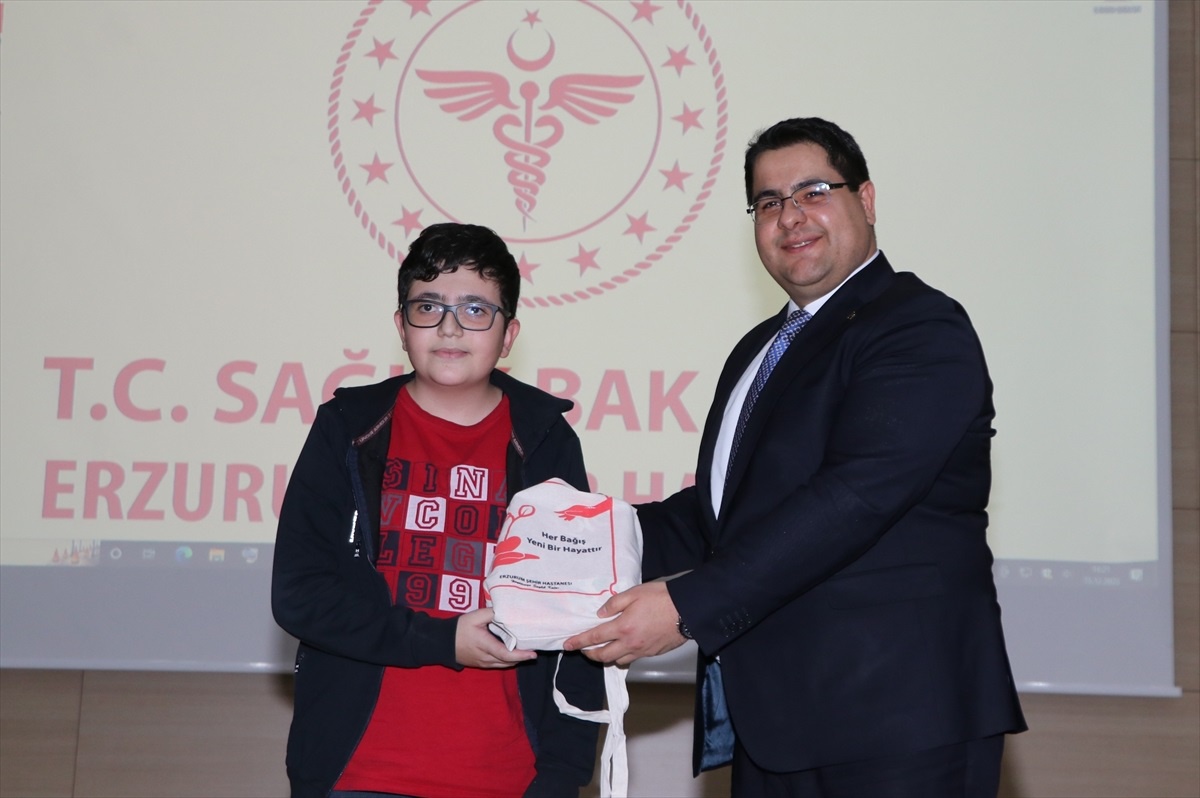 Erzurum Şehir Hastanesinde düzenlenen resim yarışmasının ödül töreni gerçekleştirildi