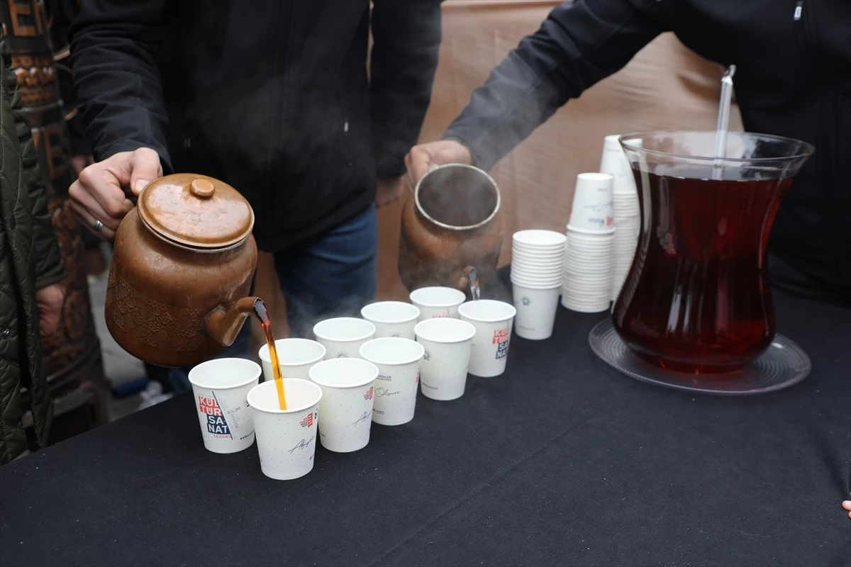 Esenler Belediyesi, Dünya Çay Günü\'nde vatandaşlara çay ikram etti