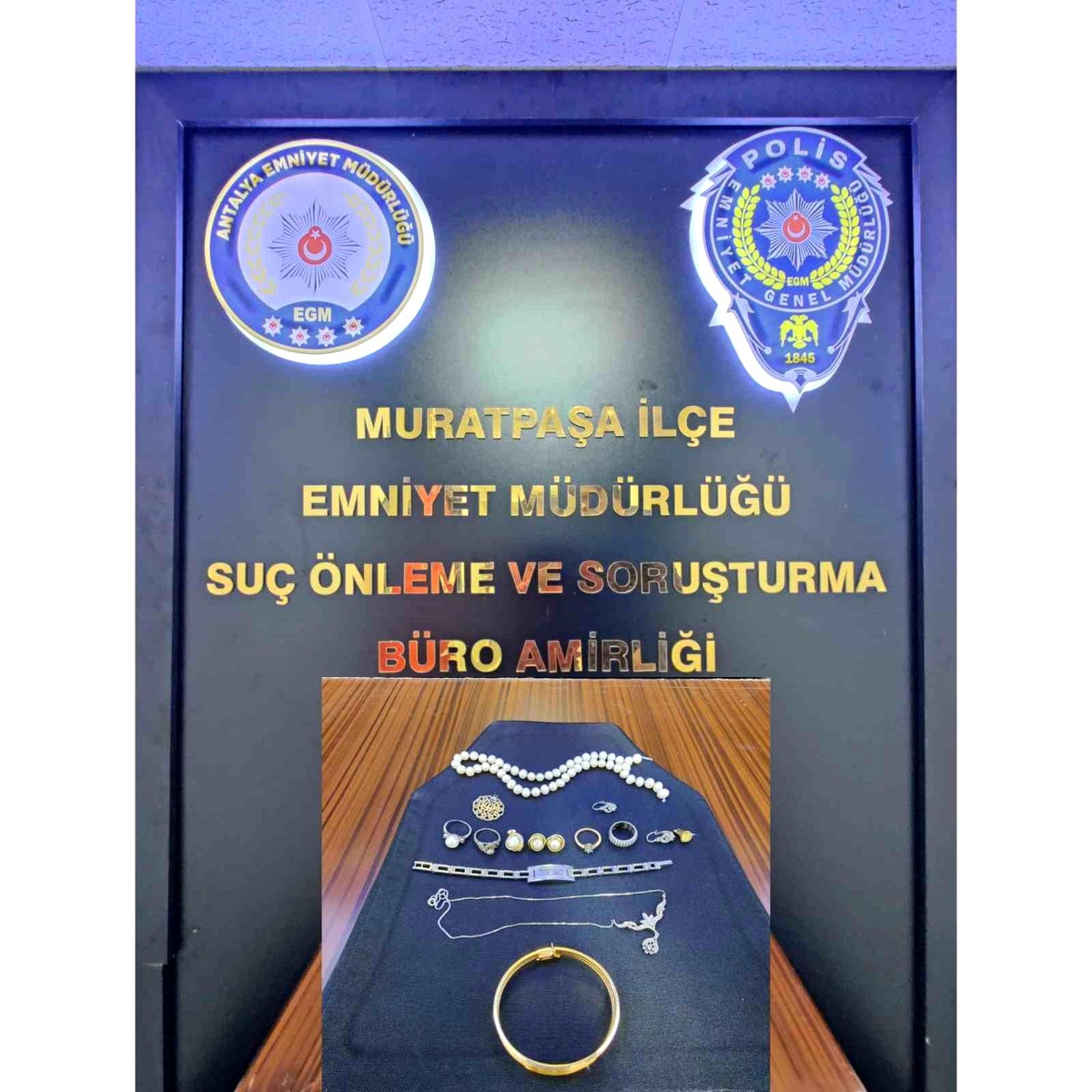 Antalya\'da temizlikçi ev sahibinin ziynet eşyalarını çaldı