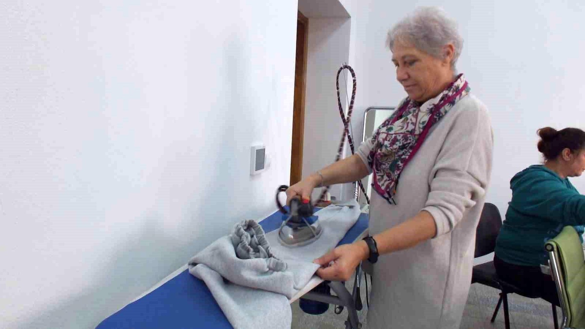 Burhaniye\'de Gazzeli çocuklar için battaniye ve giysi üretimi başladı