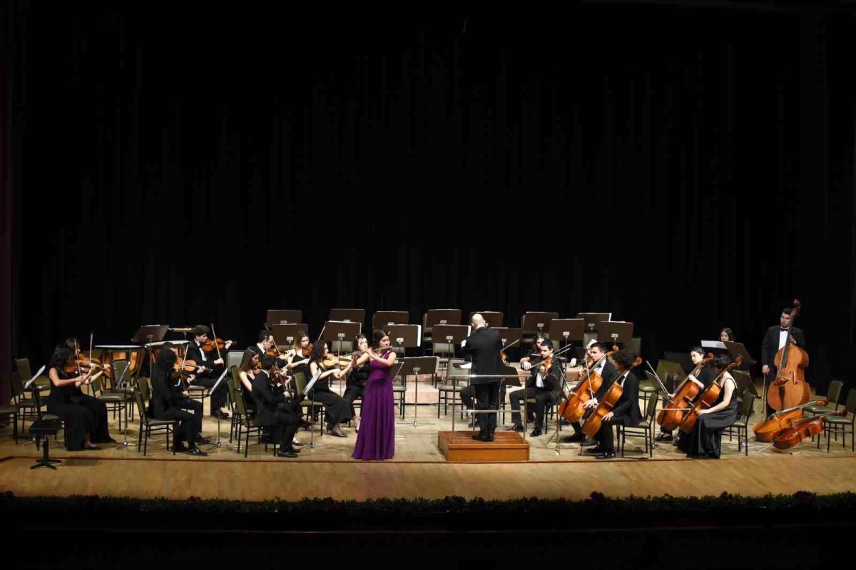 Eskişehir Anadolu Üniversitesi\'nde Gençlik Senfoni Orkestrası Konseri