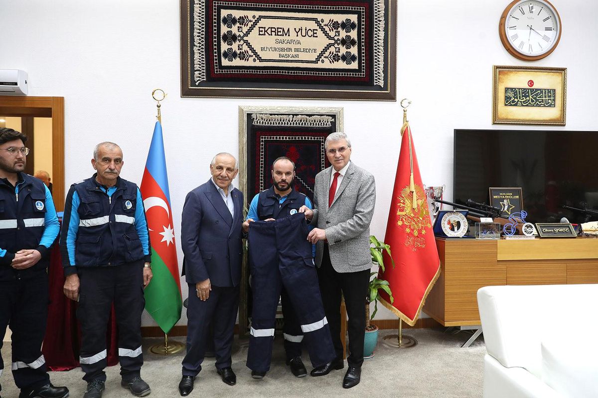 Sakarya Büyükşehir Belediyesi, belediye çalışanları için 2 bin 500 adet kış takımı üretti