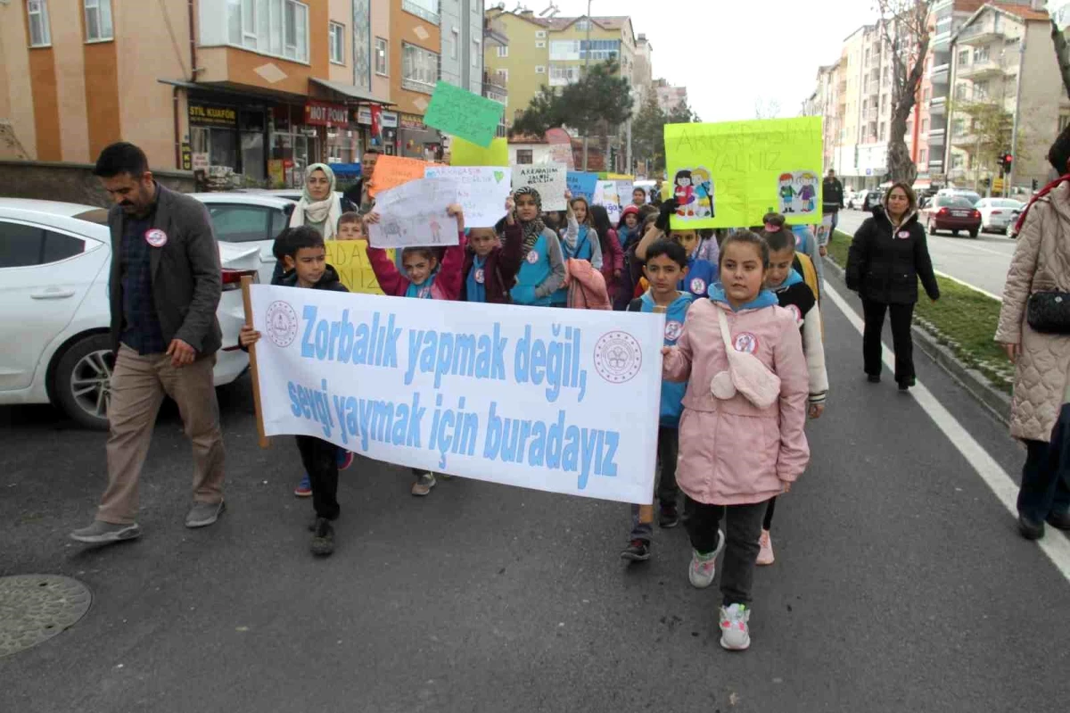 Beyşehir\'de öğrenciler akran zorbalığına dikkat çekti
