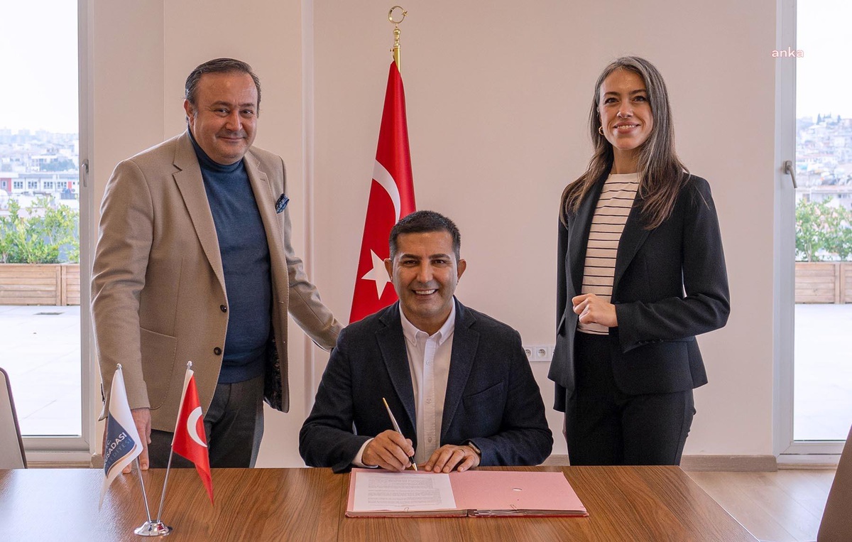 Kuşadası Belediye Başkanı CHP\'nin şiddet ve taciz politikasını imzaladı