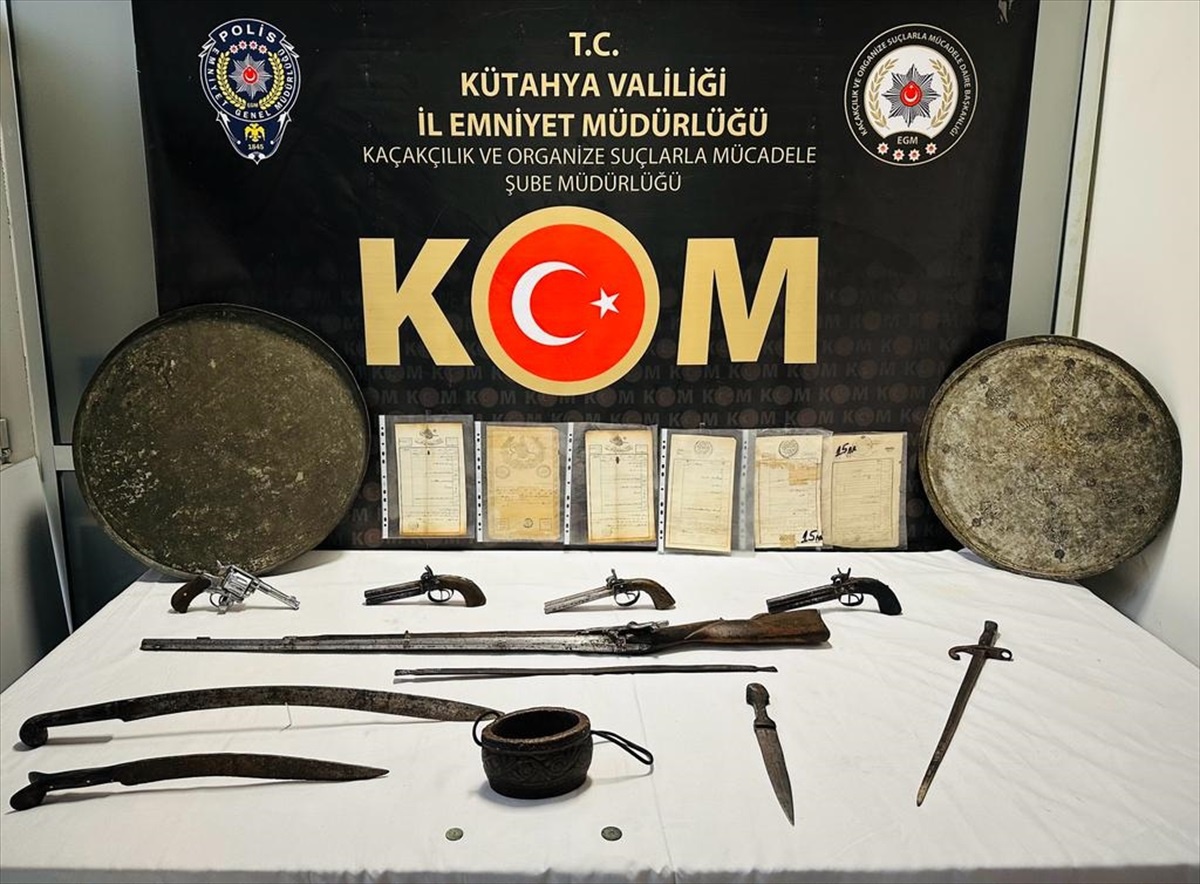 Kütahya\'da tarihi eser operasyonu: 21 parça eşya ele geçirildi