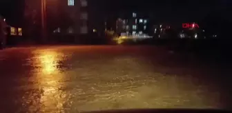 Lapseki'de Yollar Suyla Doldu