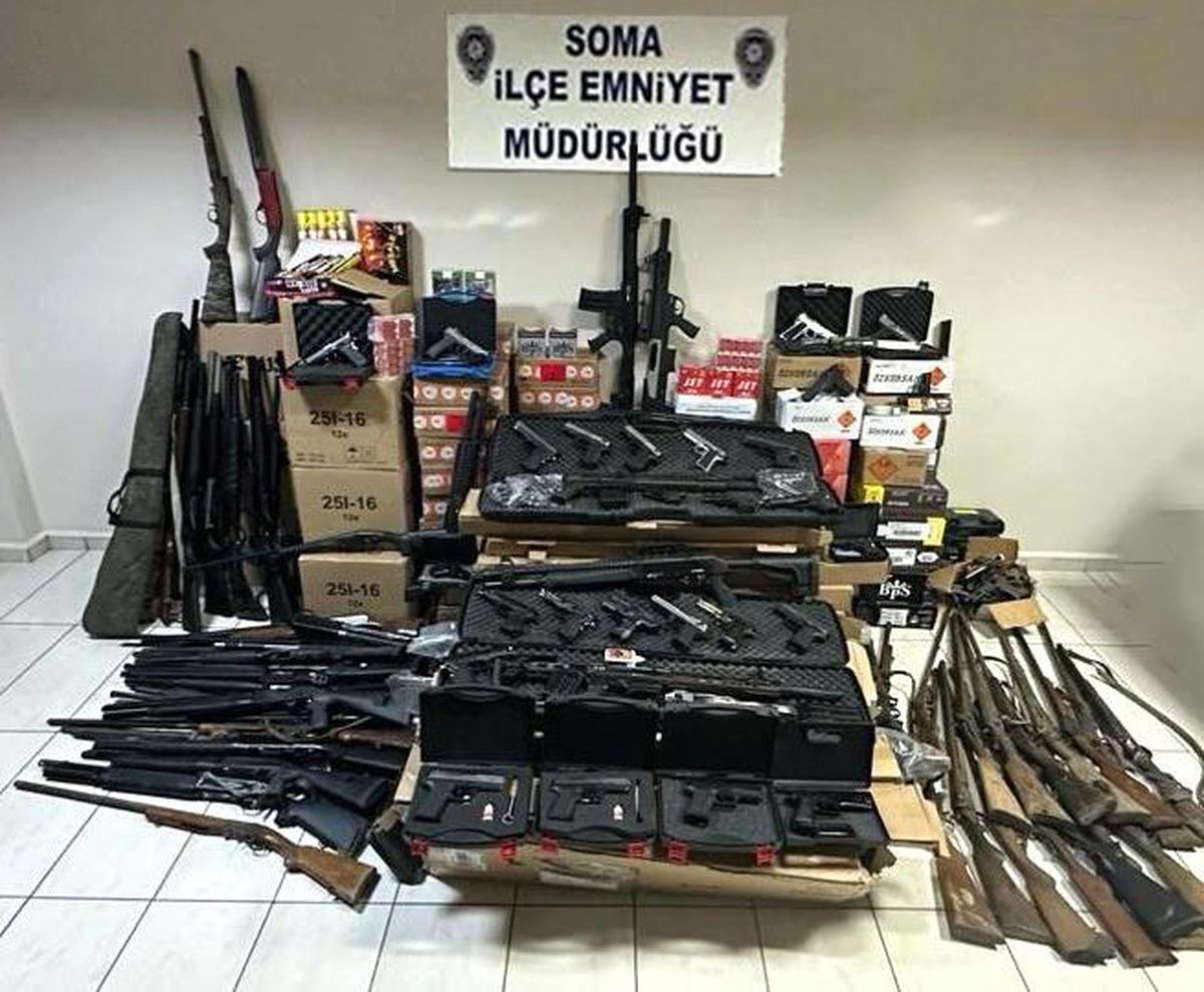 Manisa\'da ruhsatsız silah operasyonu: 2 tutuklama