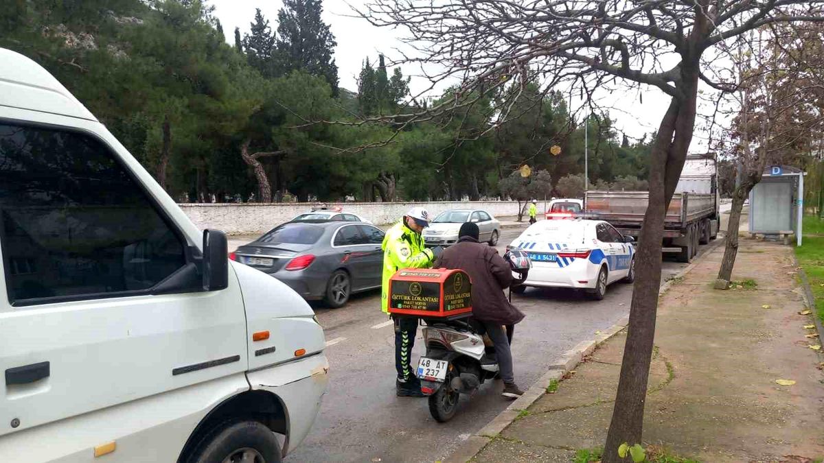 Muğla\'da Yeni Yıl Öncesi Trafik Denetimleri Artırıldı