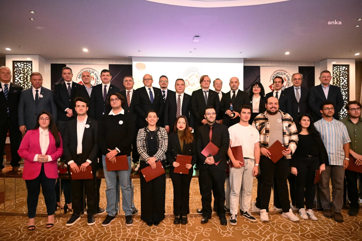Antalya Büyükşehir Belediye Başkanı Muhittin Böcek, Girişimcilik Günleri Ödül Töreni\'ne katıldı