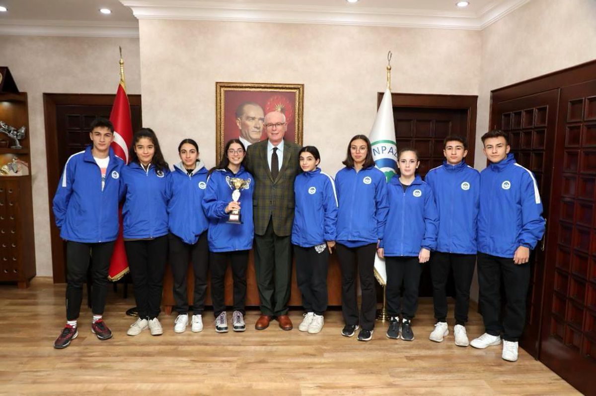 Odunpazarı Spor Atletleri Başkan Kurt\'u Ziyaret Etti
