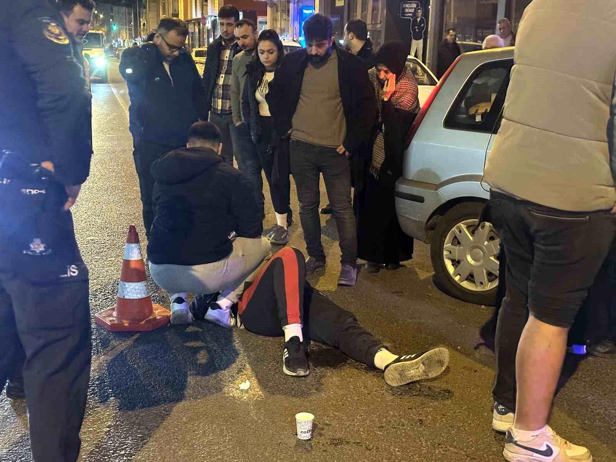 Tekirdağ\'da otomobil ile motosiklet çarpıştı: 2 yaralı