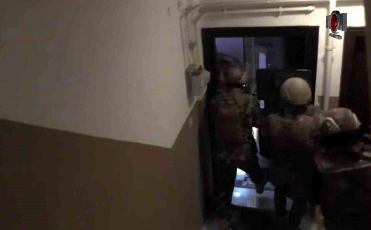 Antalya ve Denizli\'de silah ticareti operasyonu: 5 şüpheli yakalandı