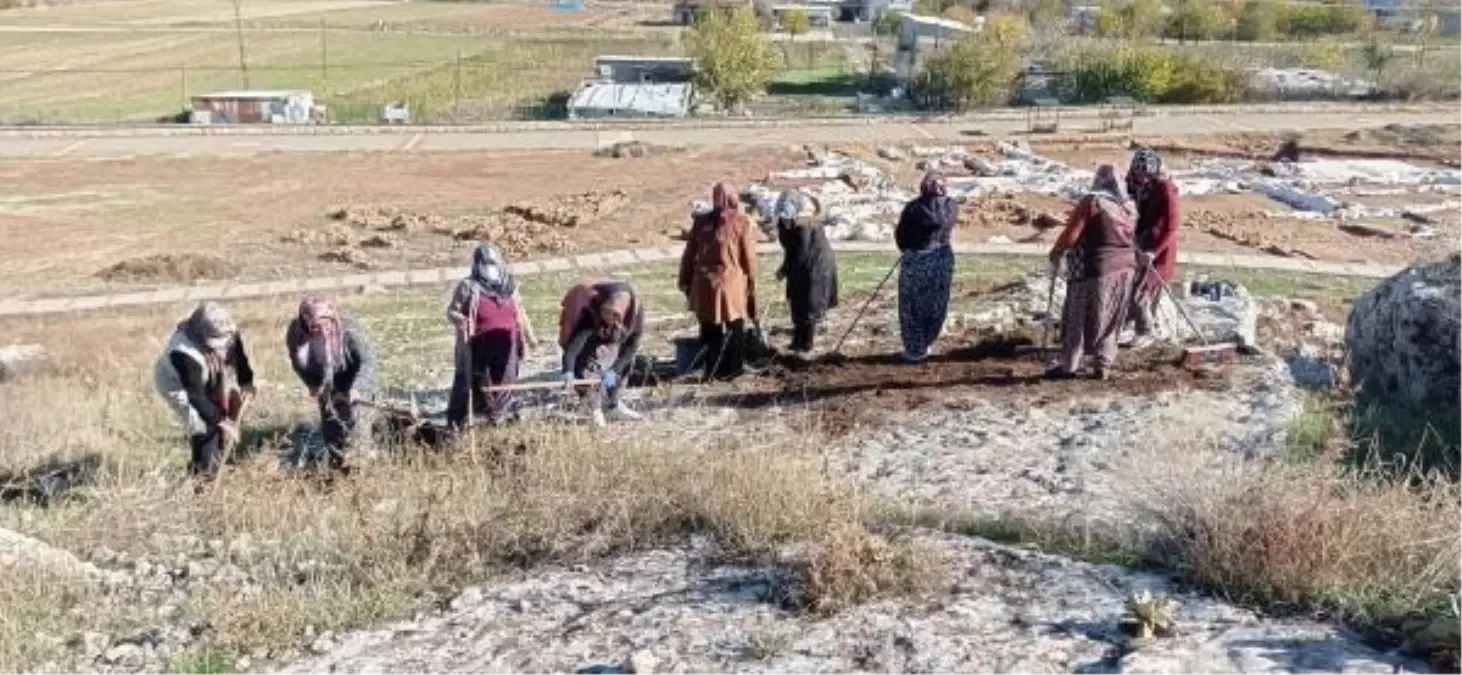 Perre Antik Kenti'nde kadın personeller de görev yapıyor