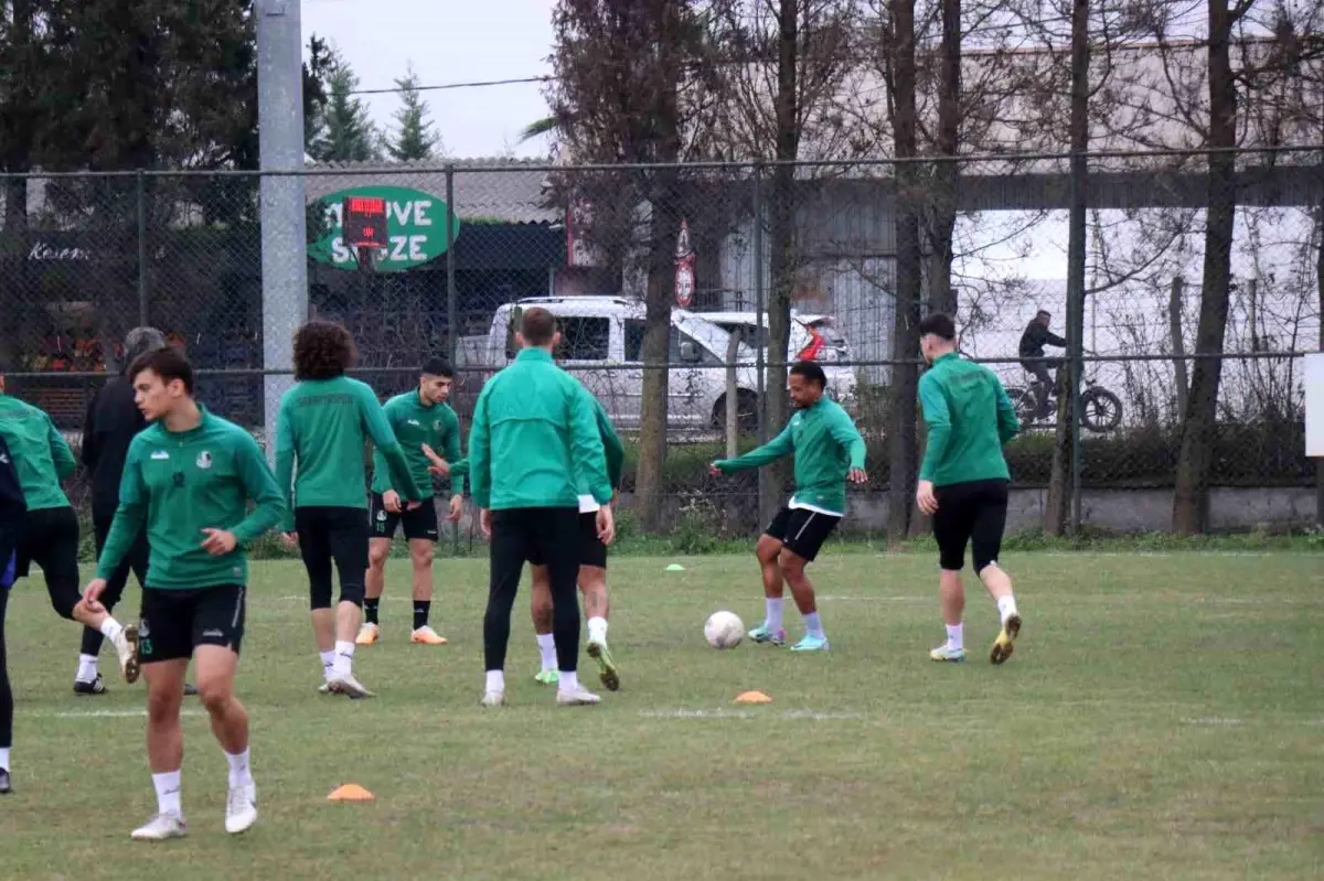 Sakaryaspor, Tuzlaspor maçı için hazırlıklarını sürdürdü