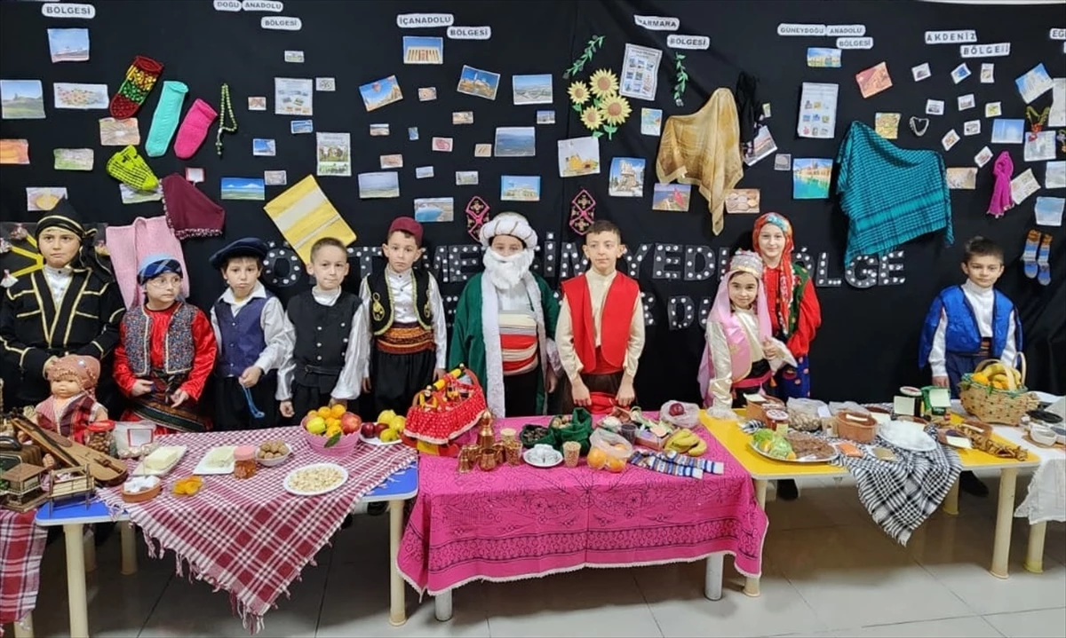 Samsun\'da minik öğrenciler meyve sebze satarak okula bağışladı