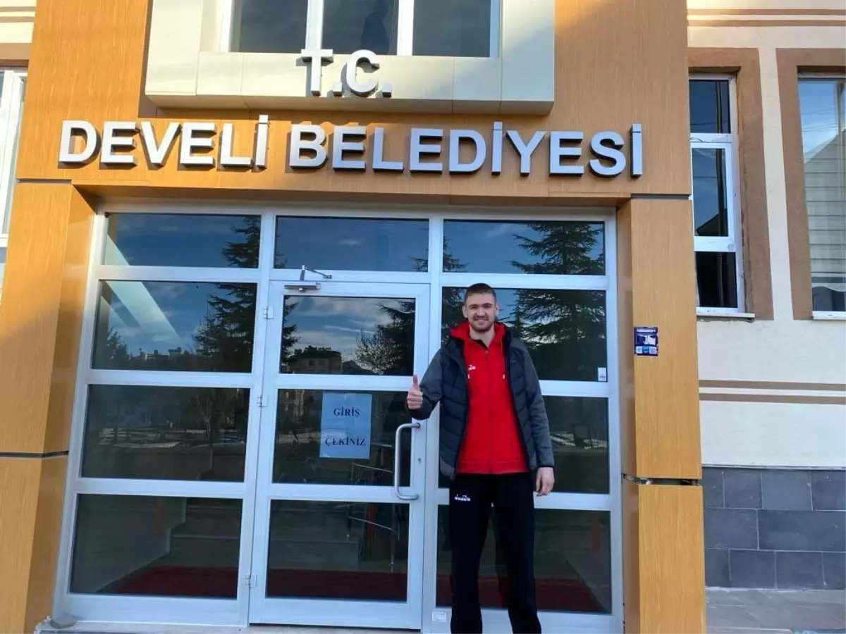 Develi Belediyespor, Rus smaçör Sergey Nikitin\'i kadrosuna kattı