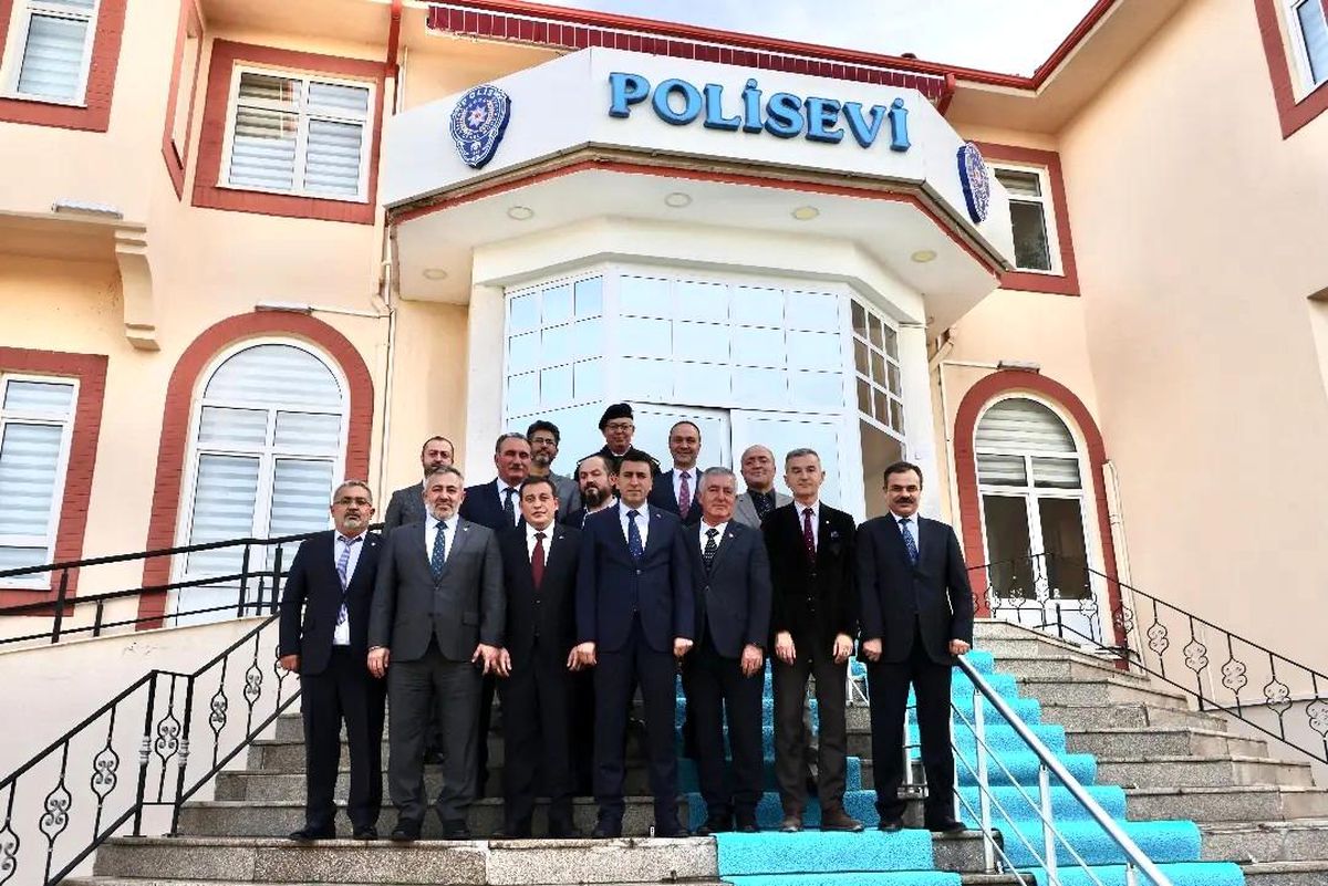 Bilecik Valisi Şefik Aygöl, siyasi parti il başkanları ile bir araya geldi