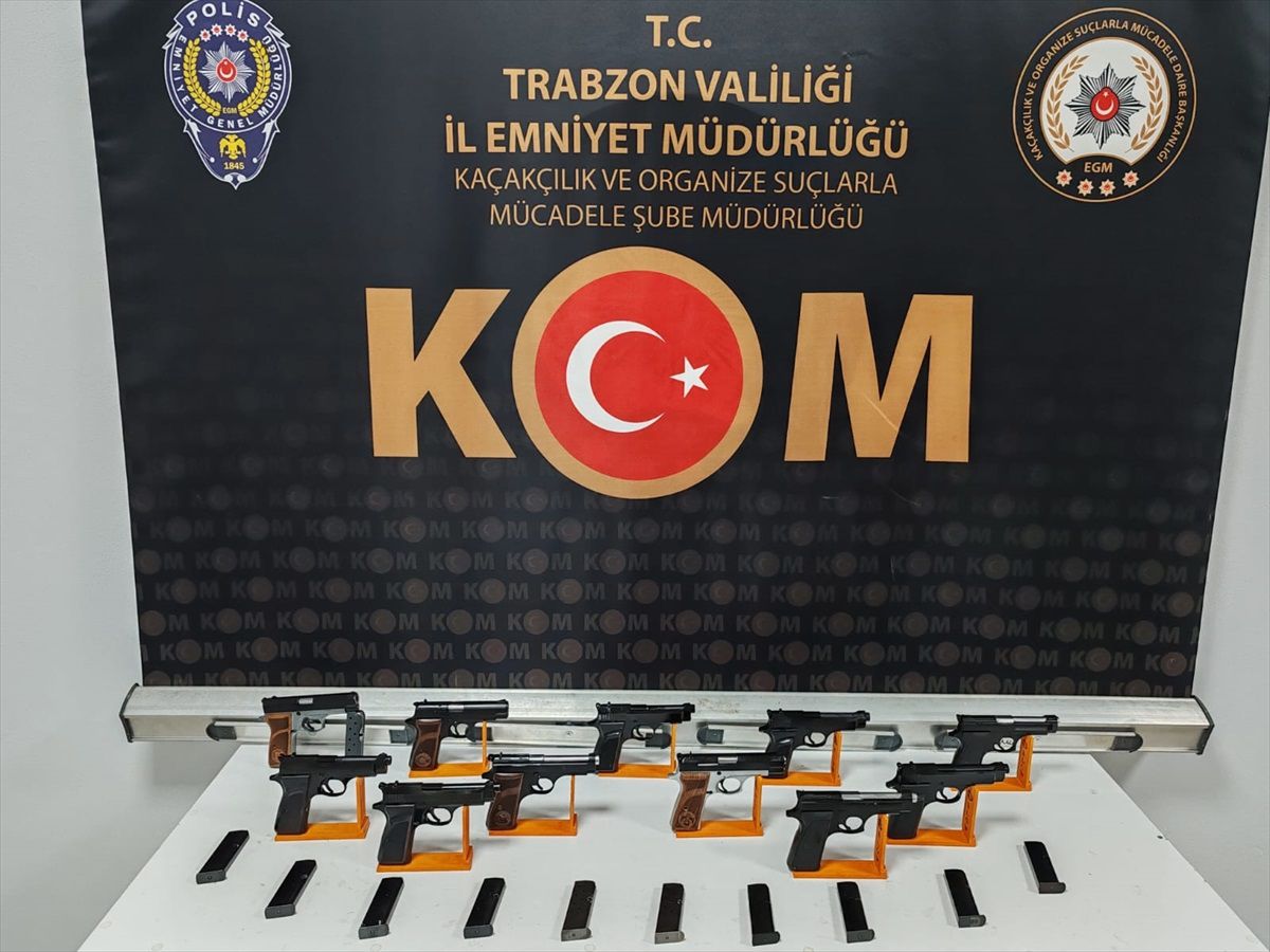 Trabzon\'da 11 ruhsatsız tabanca ele geçirildi, 1 şüpheli gözaltına alındı