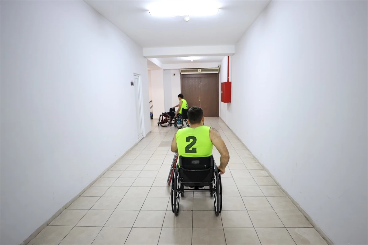 Engelli Tekerlekli Sandalye Basketbol Oyuncuları Birlikte Hayata Tutunuyor