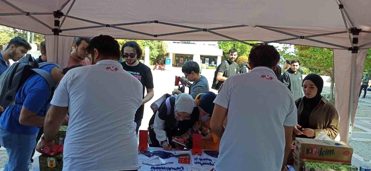 Mersin\'deki üniversite kampüslerinde terör örgütlerine karşı bilgilendirme stantları kuruldu