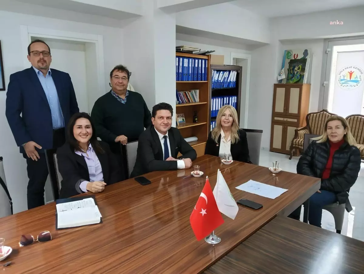 Urla Belediye Başkan Aday Adayı Uzm. Dr. Emek Atlas, Urla Kent Konseyi\'ni ziyaret etti