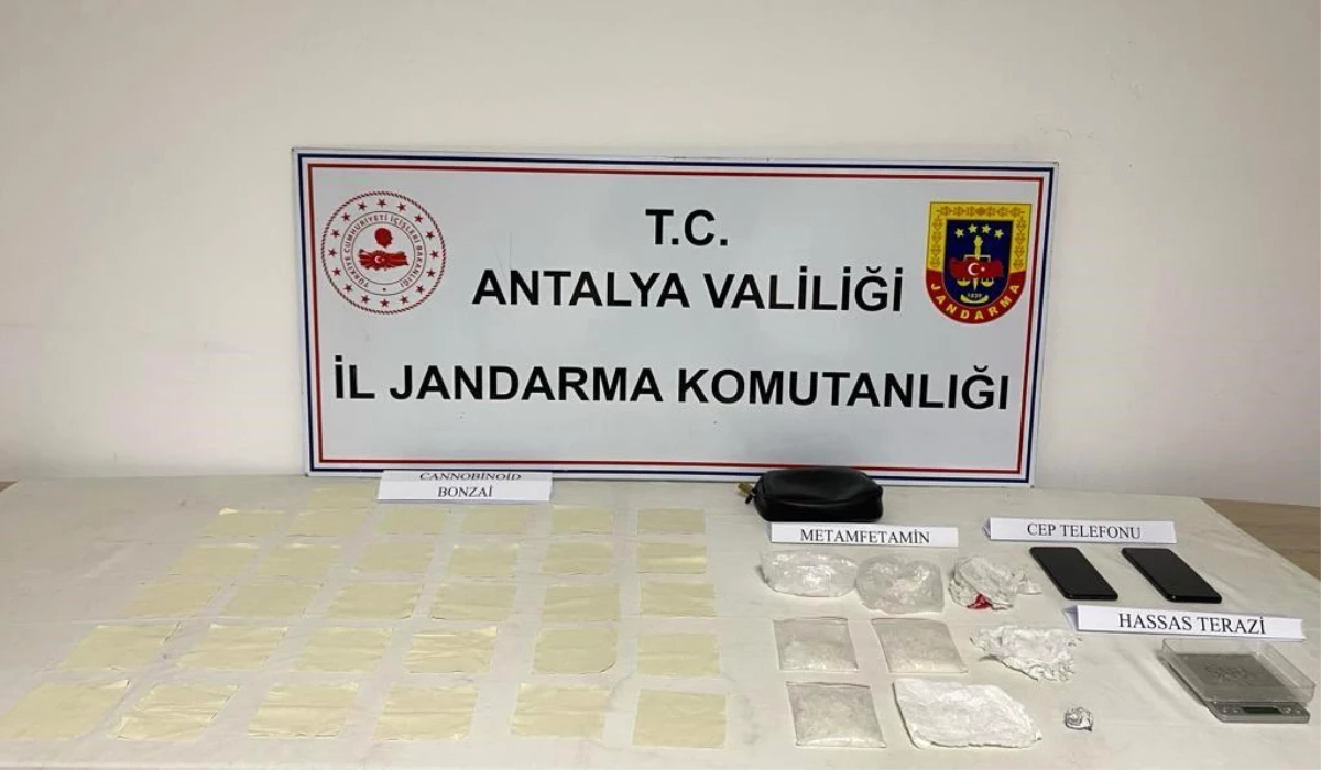 Antalya\'da Uyuşturucu Operasyonunda Ele Geçirilen Maddeler