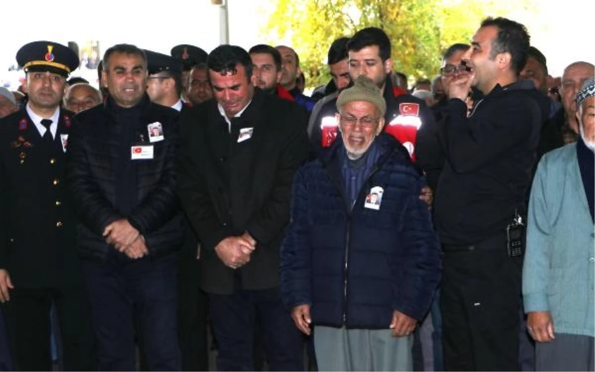 Bitlis\'te Silah Kazasında Şehit Olan Jandarma Uzman Çavuş Mustafa Fatih Yetişen Toprağa Verildi