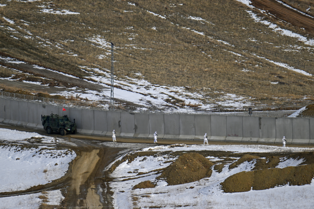 Van'da İran sınırına güvenlik duvarının 170 kilometresi tamamlandı
