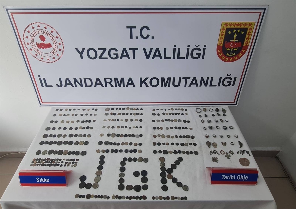 Yozgat\'ta Tarihi Eser Operasyonu: 342 Sikke ve 24 Yüzük Ele Geçirildi