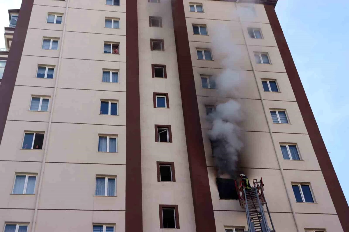 Kayseri\'de çıkan yangında 4 kişi dumandan etkilendi