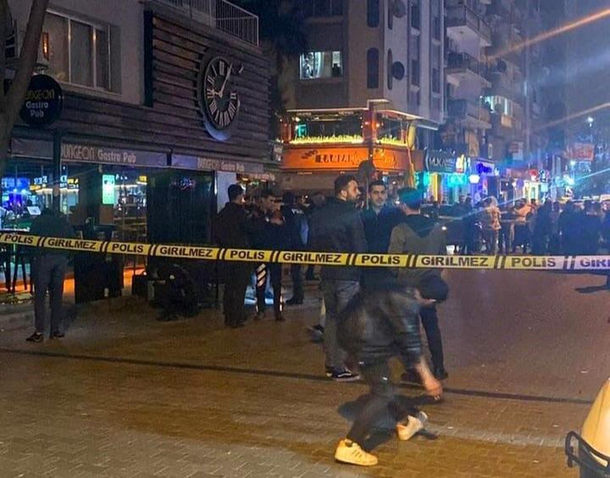 İzmir\'de bar önünde tartışma: Kıskıvrak yakalandı