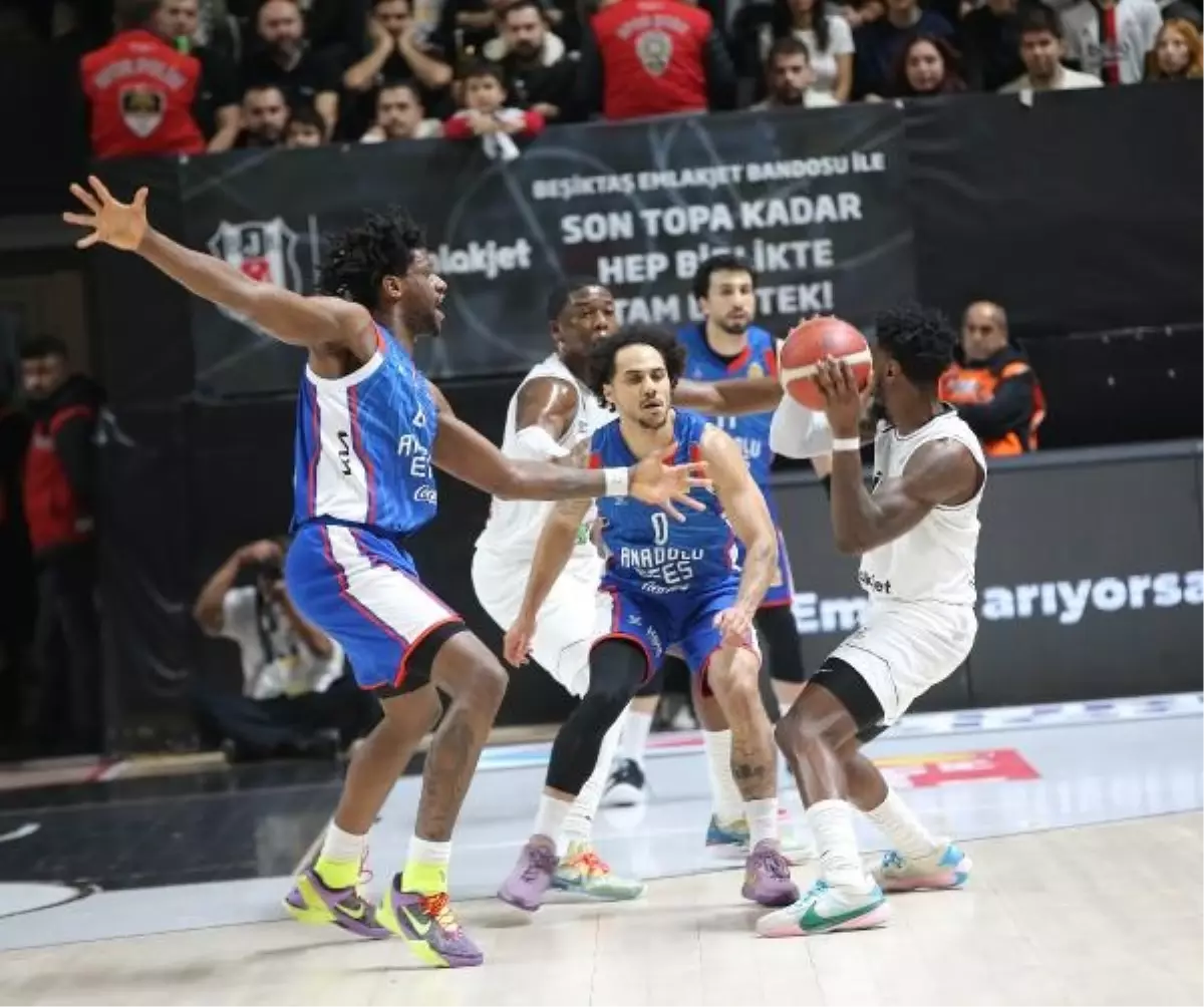 Beşiktaş Emlakjet, Anadolu Efes\'i 85-77 mağlup etti