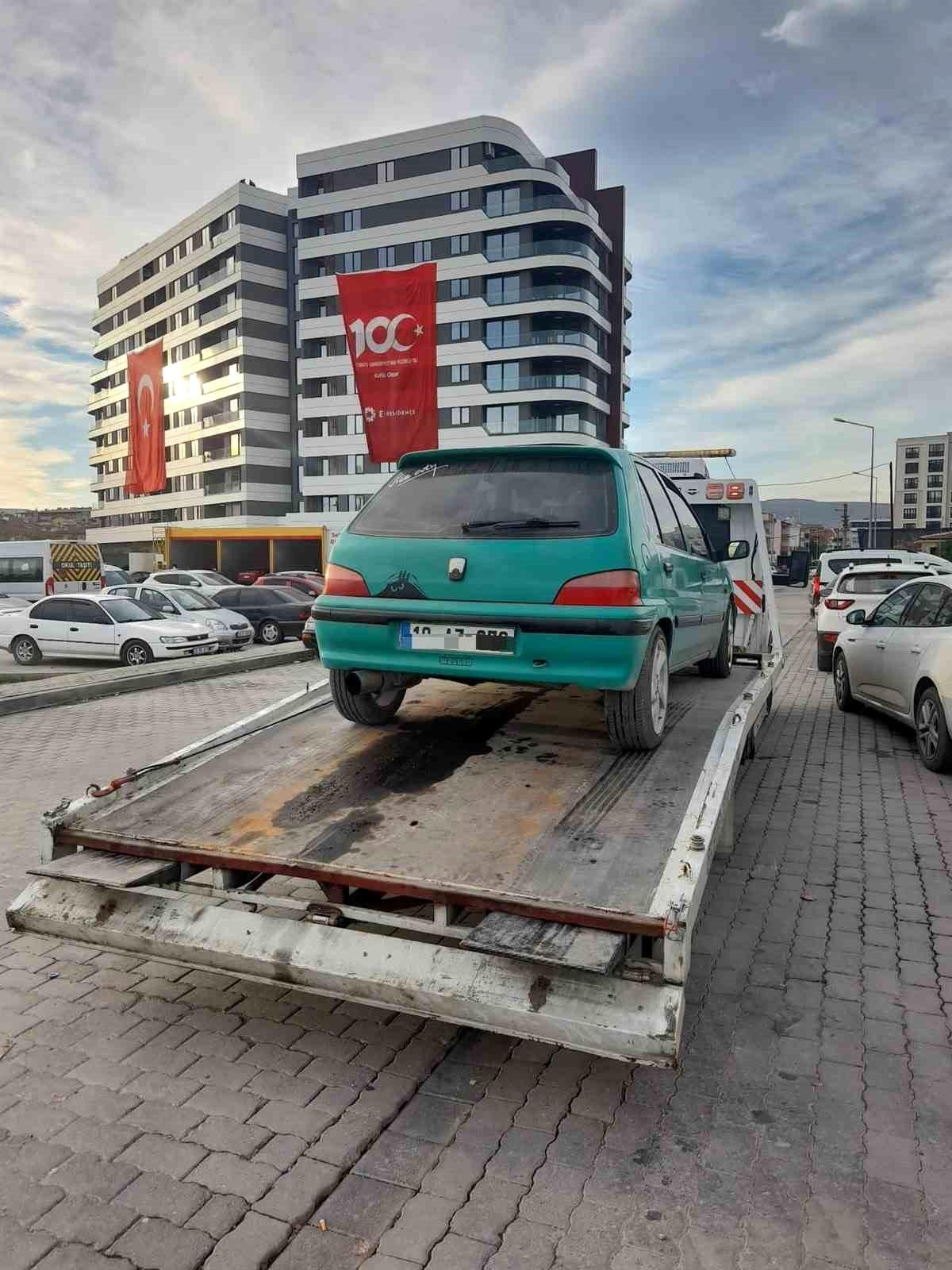 Balıkesir\'de trafik denetimi: 42 araç sürücüsüne ceza uygulandı