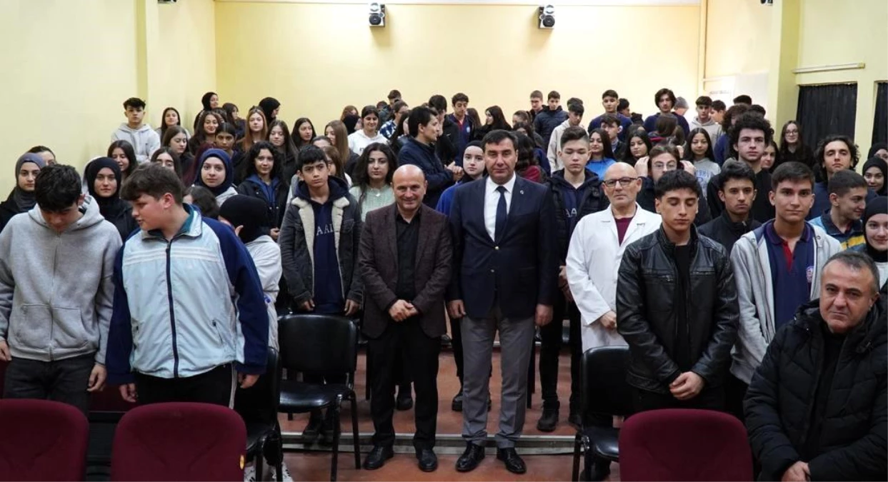 Yalova Altınova Belediye Başkanı Liselilere Tavsiyelerde Bulundu
