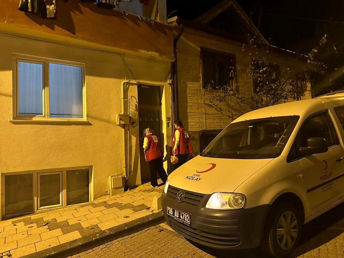 Türk Kızılay\'ı Bilecik Şubesi İhtiyaç Sahibi Ailelere Yardım Ediyor