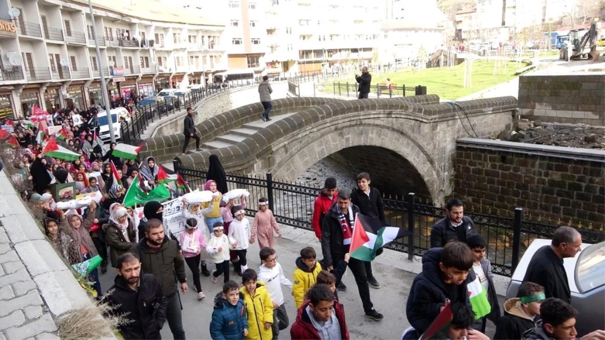 Bitlis\'te çocuklar İsrail\'in Gazze\'deki katliamlarını protesto etti