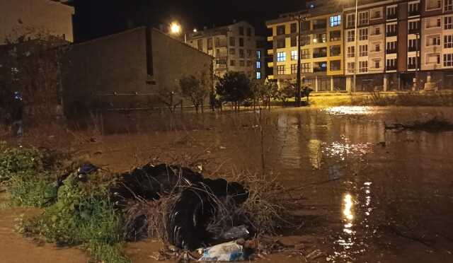 Çanakkale'de Sağanak Yağış Sonucu Sokaklar Sular Altında