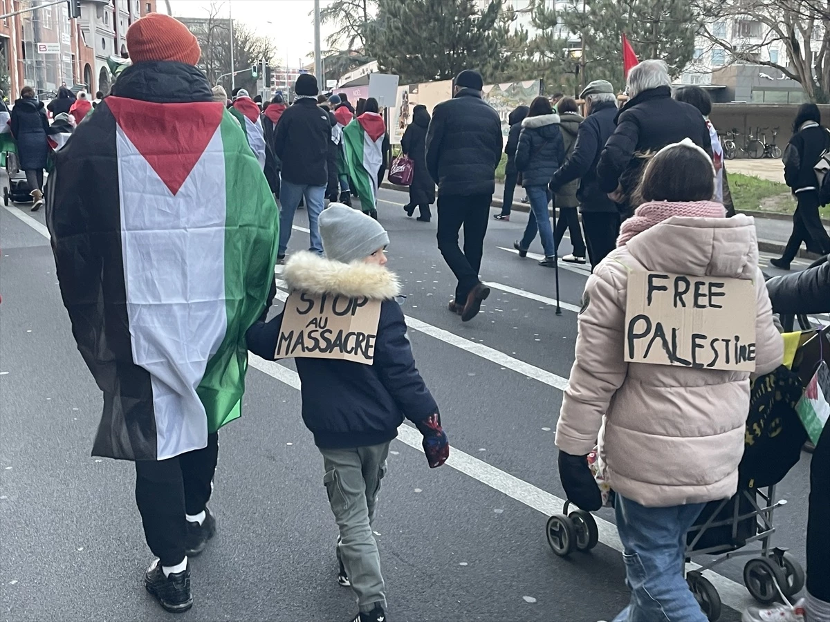 İsviçre\'de Filistin\'e Destek Yürüyüşü