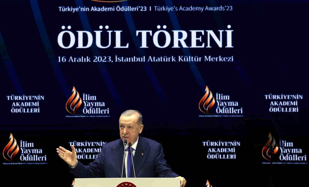 Cumhurbaşkanı Erdoğan: "Bir milletin varlığını sürdürebilmesi ve geleceğine güvenle bakabilmesi yetiştirdiği nesillerin donanımına bağlıdır. "
