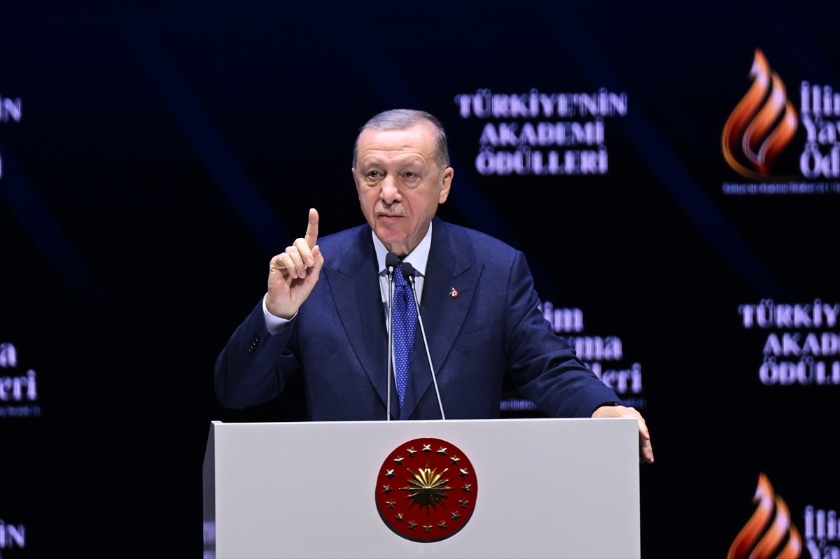 Cumhurbaşkanı Erdoğan: "(Sosyal medya) Yine bu platformlar vasıtasıyla milli bünyemizi tahrif ve tahrip eden sapkın akımların toplumumuza sirayet...