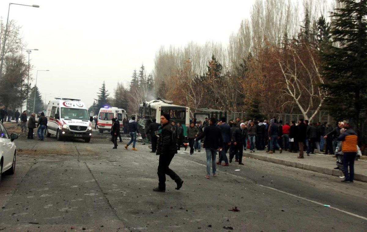 "Dağda askerimizin karşısına çıkamayan korkaklar, haince askerlerimizi şehit etti"