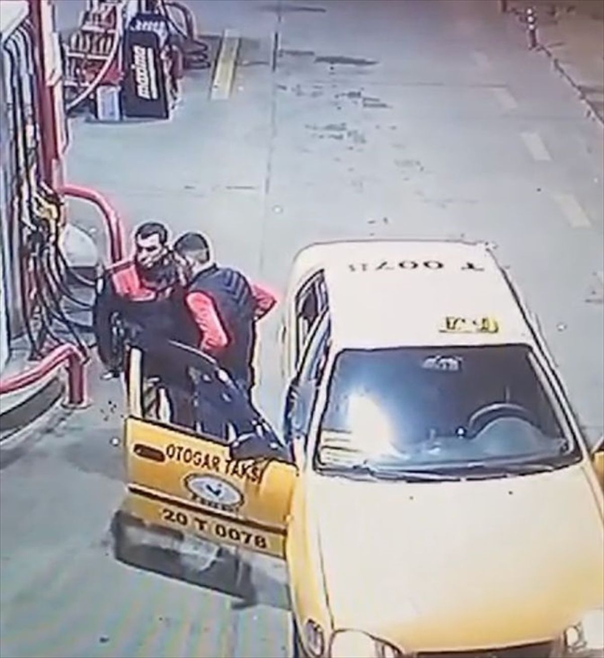 Denizli\'de ruhsatsız tabanca bulunan 2 kişi gözaltına alındı