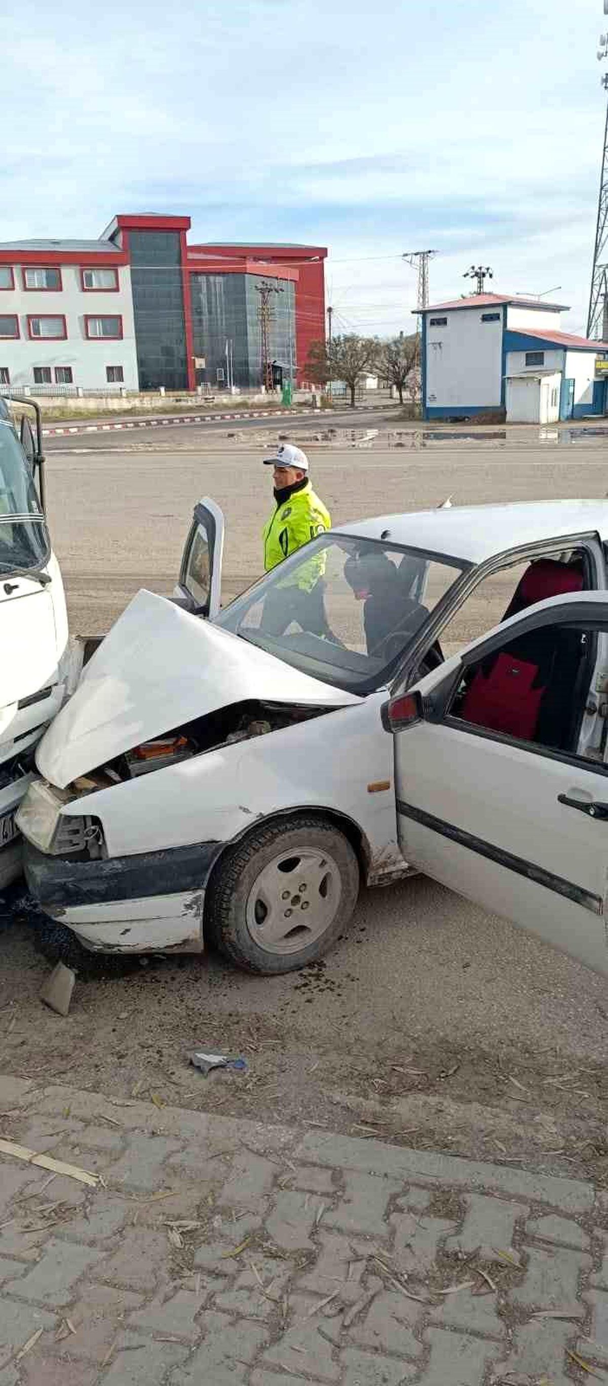Van\'ın Erciş ilçesinde trafik kazası: 2 yaralı