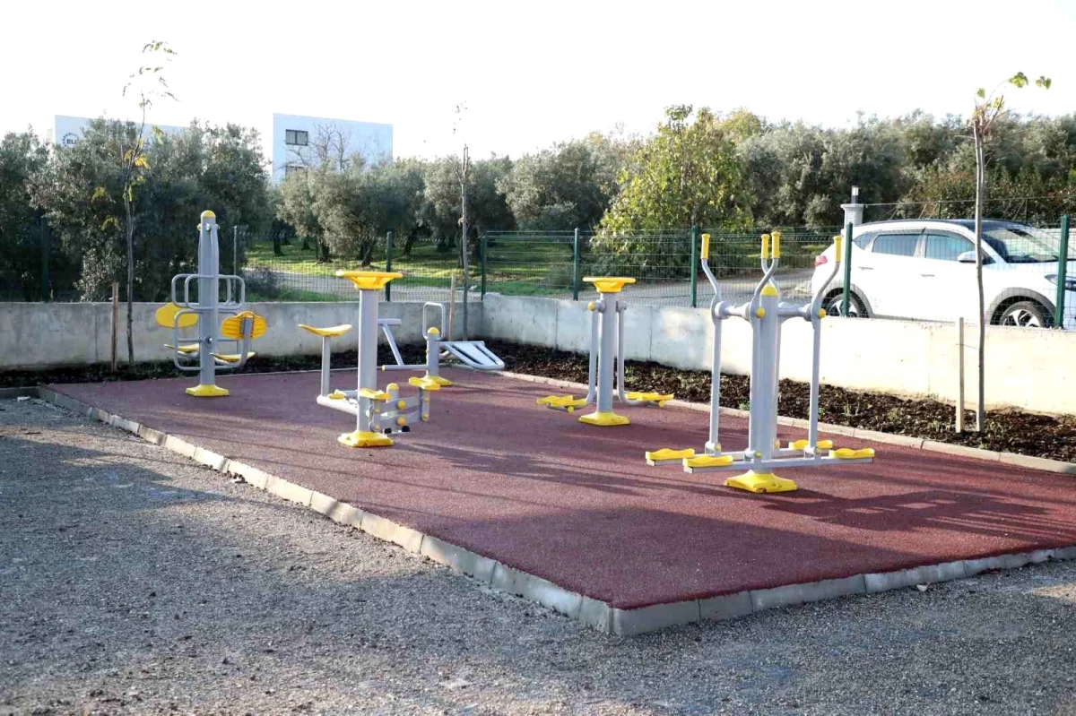 Gemlik Belediyesi Umurbey\'de yeni bir park yaptı