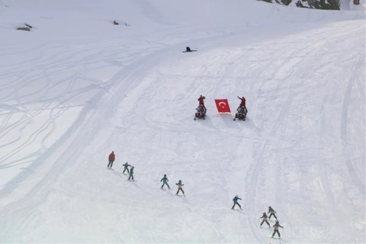 Hakkari\'deki Merga Bütan Kayak Merkezi\'nde sezon açıldı