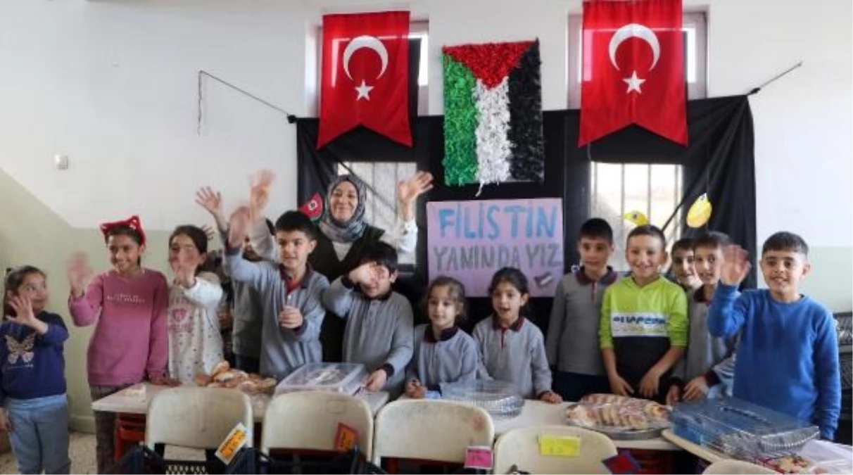 Erzurum Veysefendi İlkokulu Öğrencileri Filistin\'e Yardım İçin Pazar Kurdu
