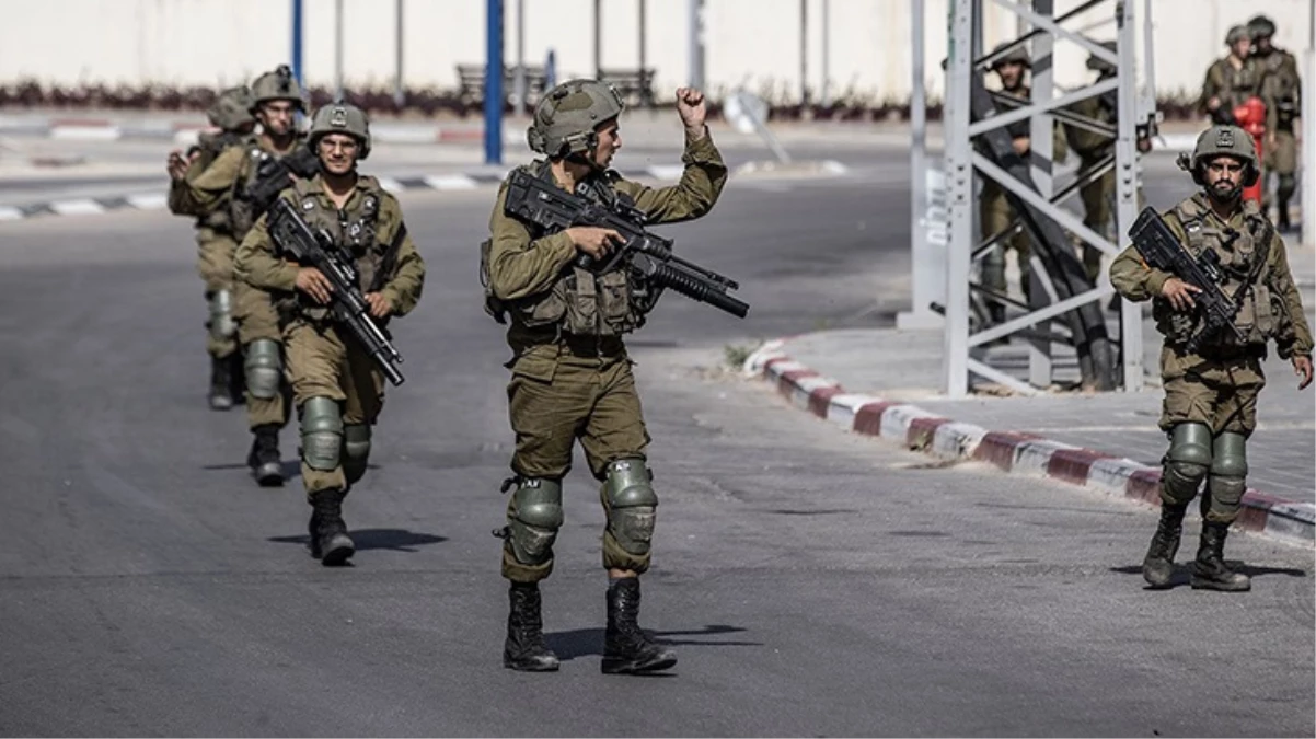 İsrail askerleri, 3 rehineyi beyaz bayrak taşıdıkları halde öldürmüş
