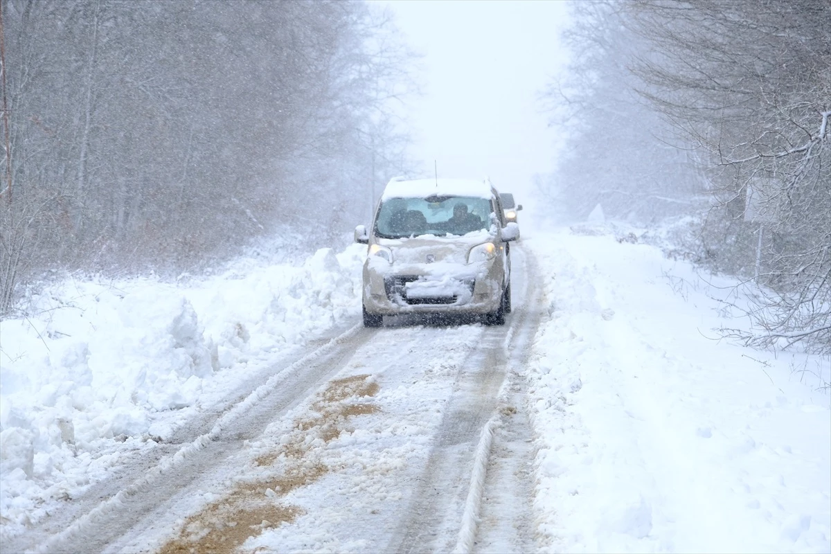 Kırklareli\'nde kar yağışı: 11 köy yolu ulaşıma kapandı