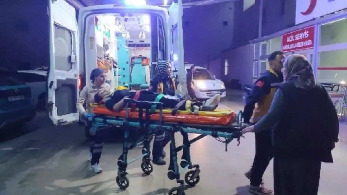 Kozan'da otomobil kundaklandı, 6 araç zarar gördü