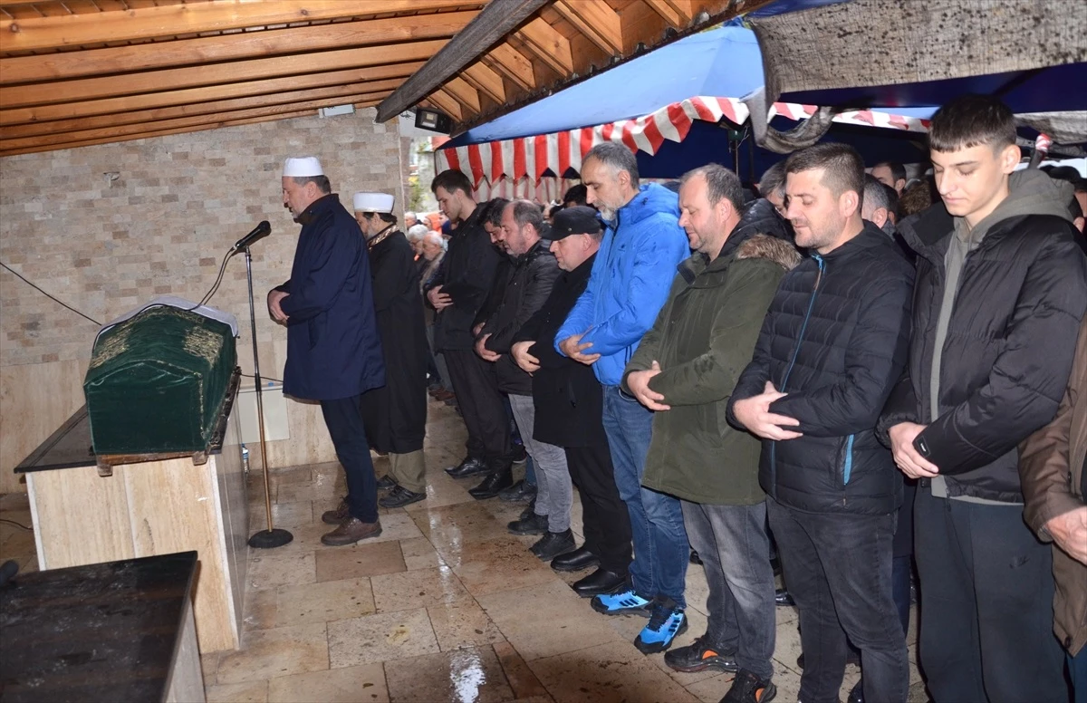 Kocaelispor Asbaşkanı Ekrem Can\'ın cenazesi toprağa verildi